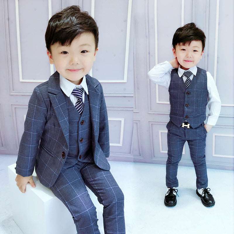 Boy´s 3-pieces suit M6 - Hallafa Boy's classic three-piece suit--the perfect option for any special occasion! Available in three great colors. · Material: Polyester 1.Please allow 2-3cm differences due to manual measurement. 2.As you know, the different computers display colors differently, the color of the actual item may vary slightly from the following images. #