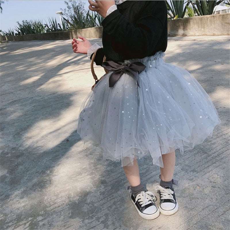 Girl´s Princess tulle skirt - Hallafa This sweet Girl's Princess tulle skirt with stars and a bow is perfect for any special occasion! · Color: Green, Gray, Pink · Material: Polyester fiber (polyester) Size chart: unit CM SIZE WAIST *2 LENGTH 90 20 30 100 21 31 110 22 33 120 24 36 130 25 39 140 27 41 #