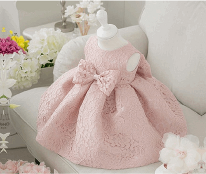 Girls princess dress K4 - Hallafa Your girl will feel like a princess in this lovely sleeveless dress. Featuring soft lace and a charming bow - she'll be ready for any special occasion! #