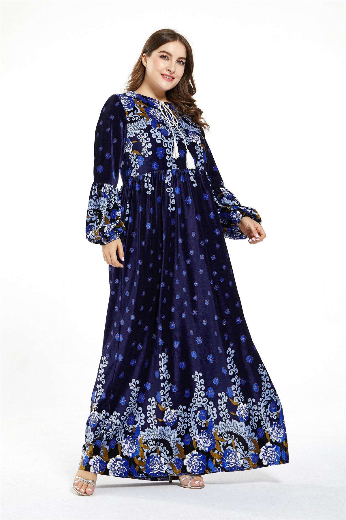 Patterned blue velvet Abaya - Hallafa Ladies' Abaya/long dress in beautifully patterned blue velvet. Loose-fitting sleeves add a touch of elegance - it's so soft and airy! · Main fabric composition: polyester fiber (polyester) The content of the main fabric component: 81%-90% · Color: dark blue 1.Please allow 2-3cm differences due to manual measurement. 2.As you know, the different computers display colors differently, the color of the actual item may vary slightly from the following images. #