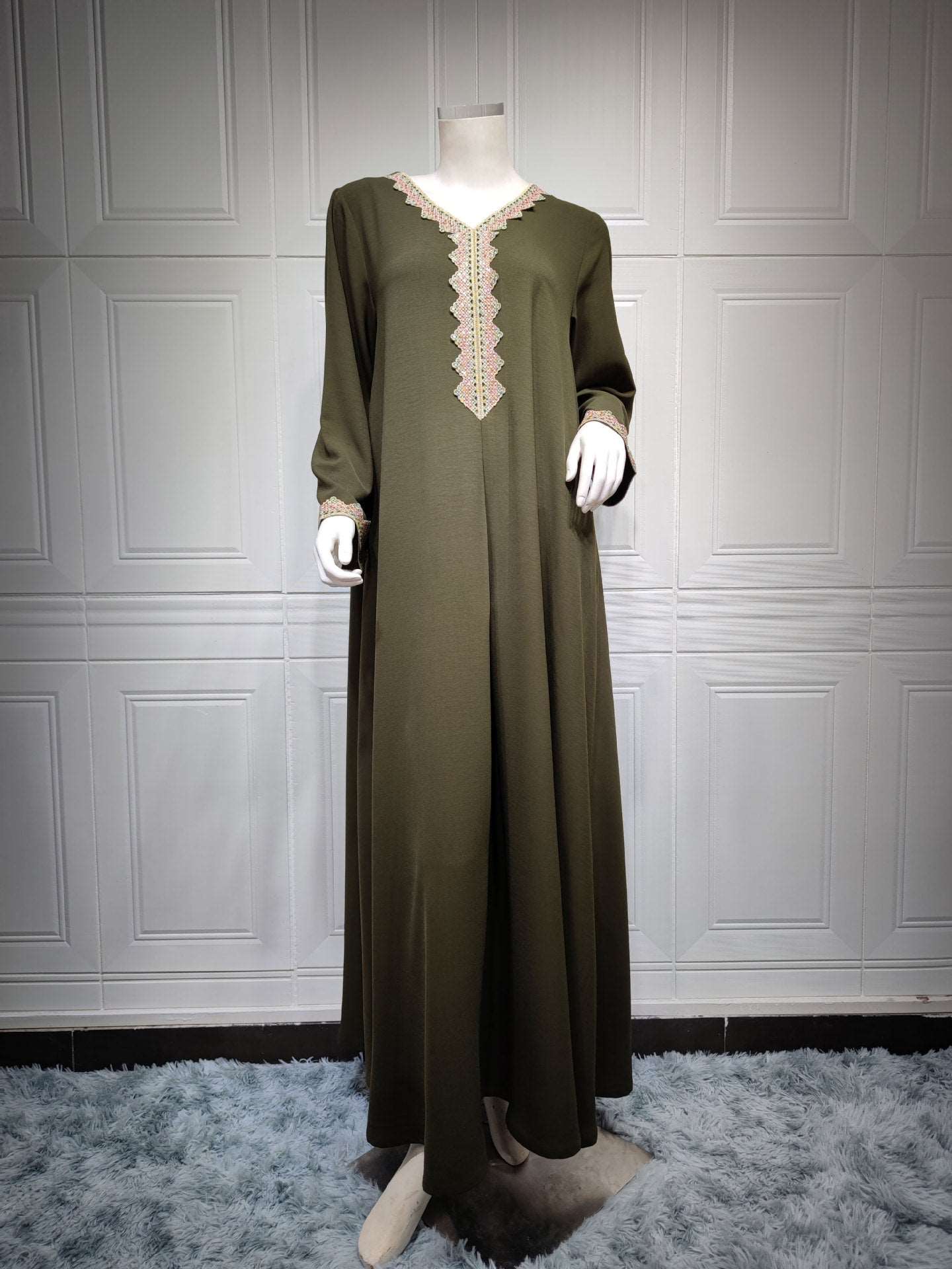 Abaya with embroidery lace stitching - Hallafa This modern closed abaya robe features beautiful embroidery lace stitching around the neckline and sleeves, making it perfect for everyday wear. · Lining composition: Polyester Fiber (polyester) · Main fabric composition: Cotton · Sizes: S-XL #